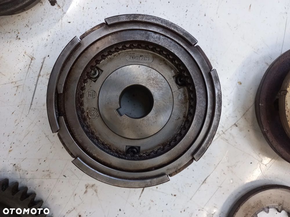 Części skrzyni case 4230,4240,3210,5905,855,495,995,795,695,wałek,kosz,rewers mechaniczny,404091R1,398270R3,1342559C1,2773382R1,CKC60366,synchronizator,65793c5,65793c4,c2,c3,c1,transmission,gear,shaft,70017c1, - 6