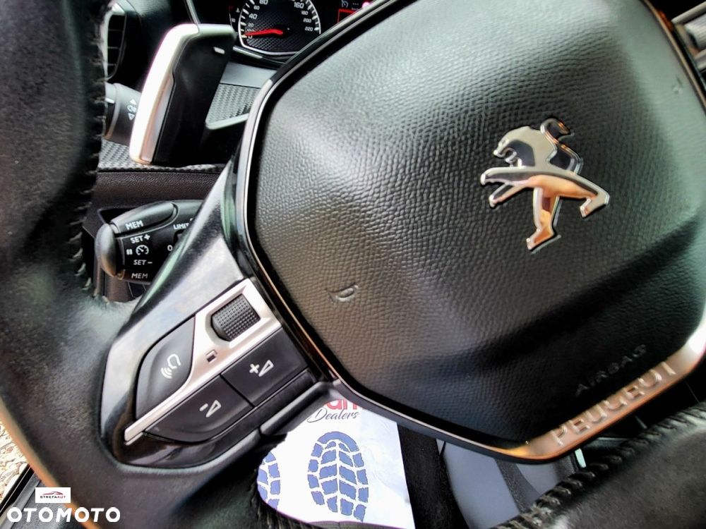 Peugeot 208 - 17