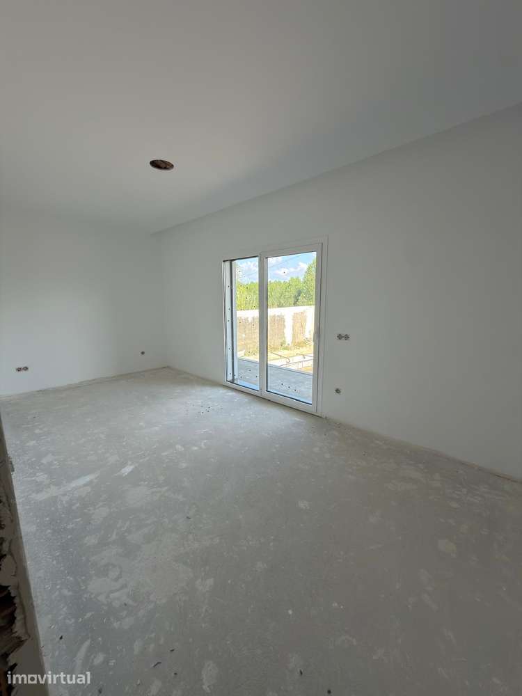 Moradia T4 geminada, térrea, com jardim e garagem em Condeixa-a-Nova - Grande imagem: 5/28