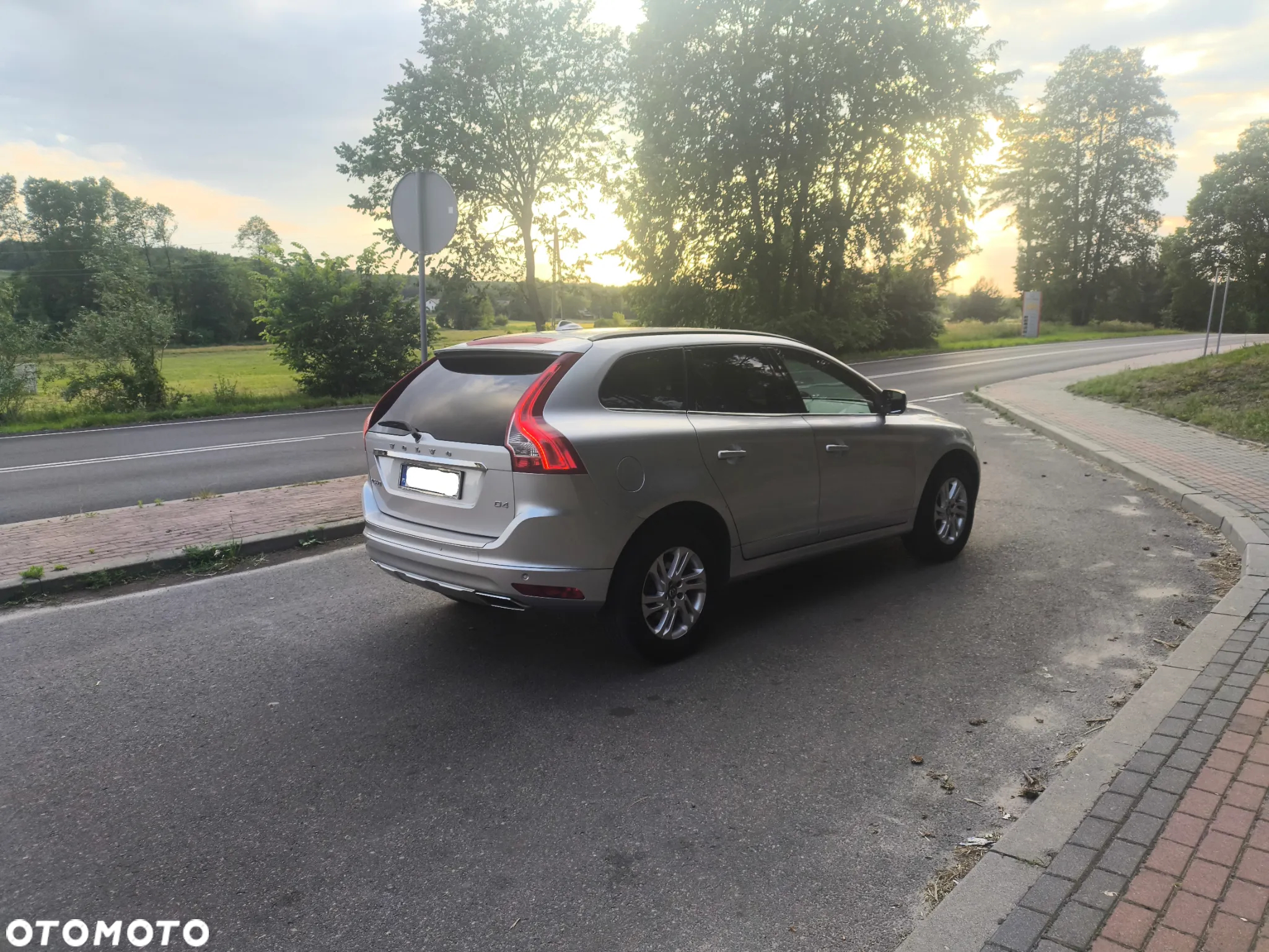 Volvo XC 60 D4 Drive-E Momentum - 4