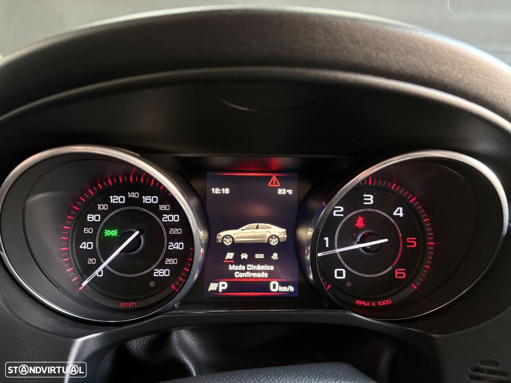 Jaguar XE E-Performance Aut. Prestige - 40