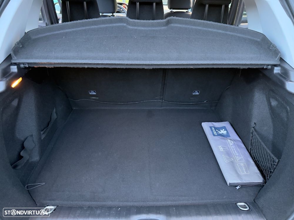 Peugeot 2008 1.5 BlueHDi Signature - 36