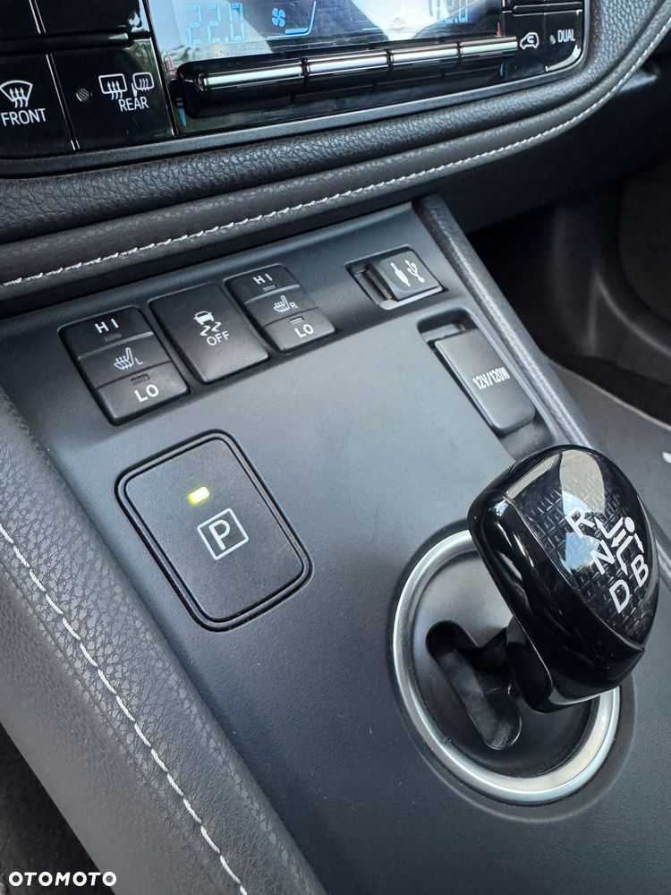 Toyota Auris Hybrid 135 Prestige - 17