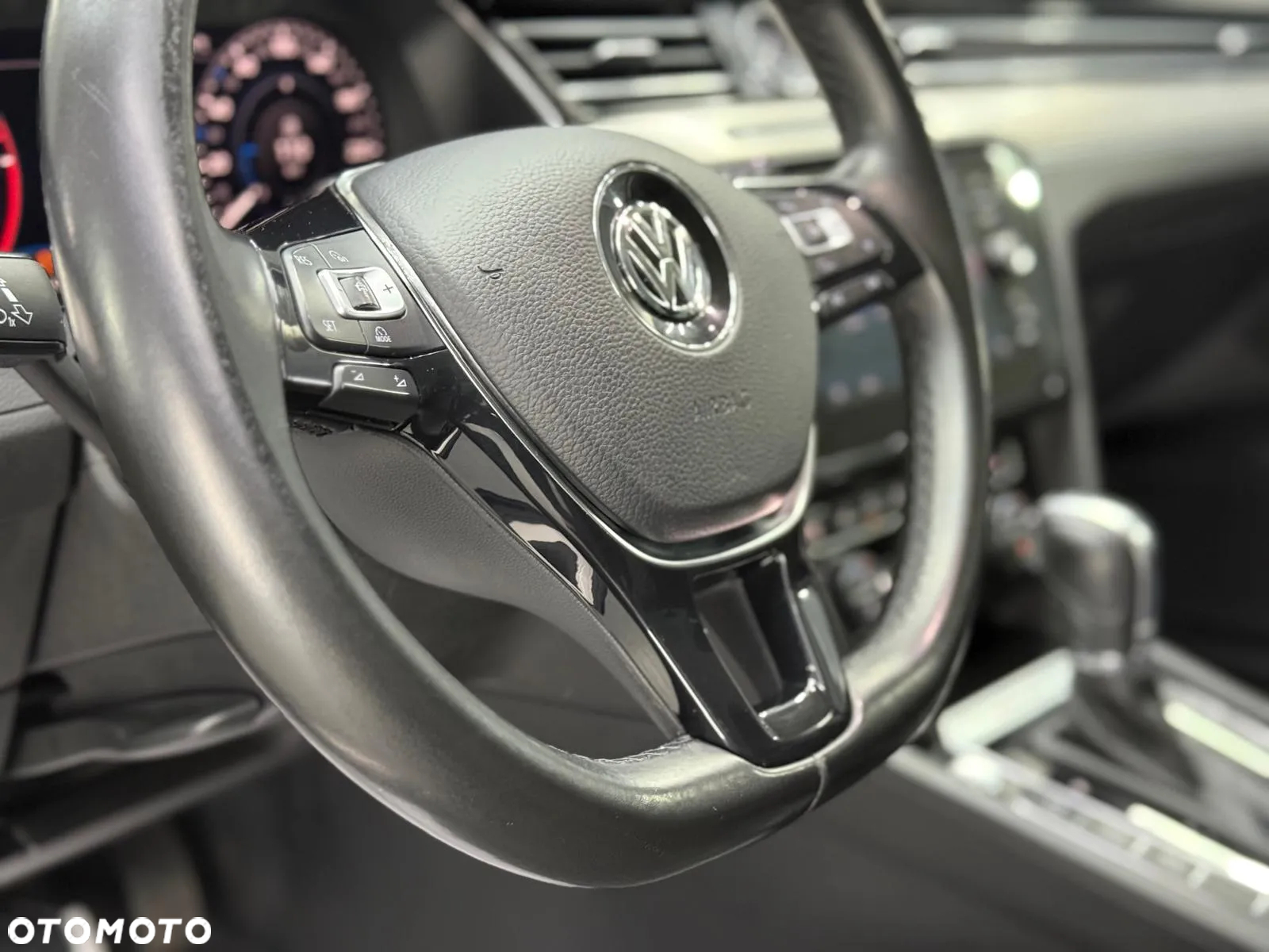 Volkswagen Passat Variant 2.0 TDI SCR DSG Highline - 17