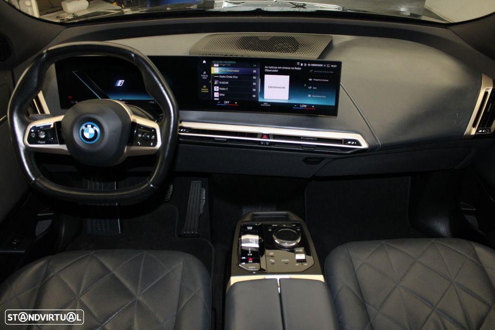 BMW iX xDrive 40 Pack Desportivo - 7