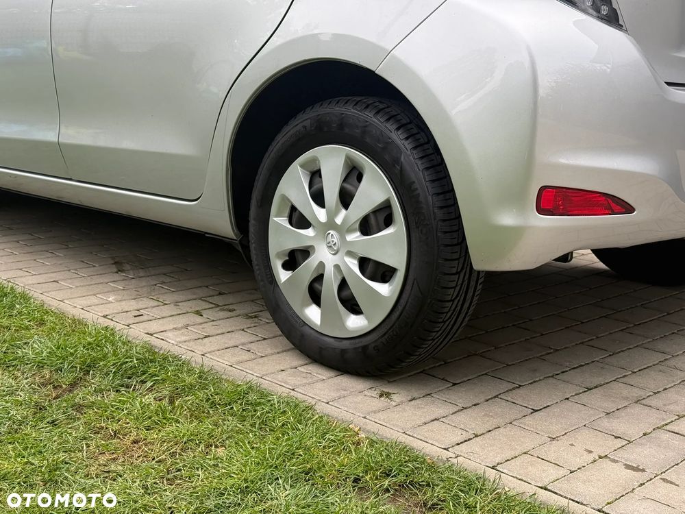 Toyota Yaris Hybrid 100 Premium - 5