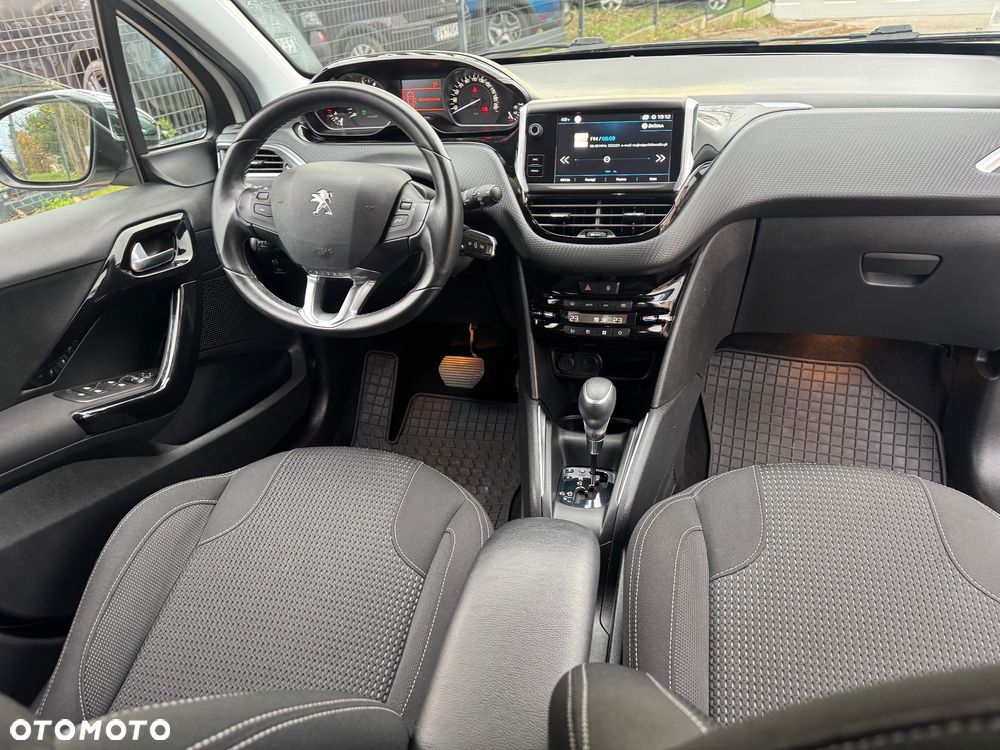 Peugeot 208 - 24