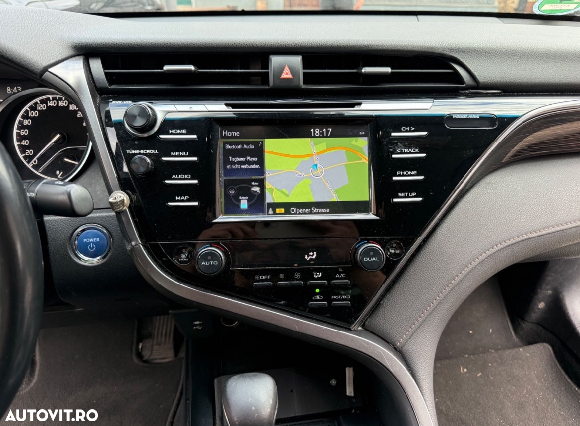 Toyota Camry 2.5 Hybrid Business - 16