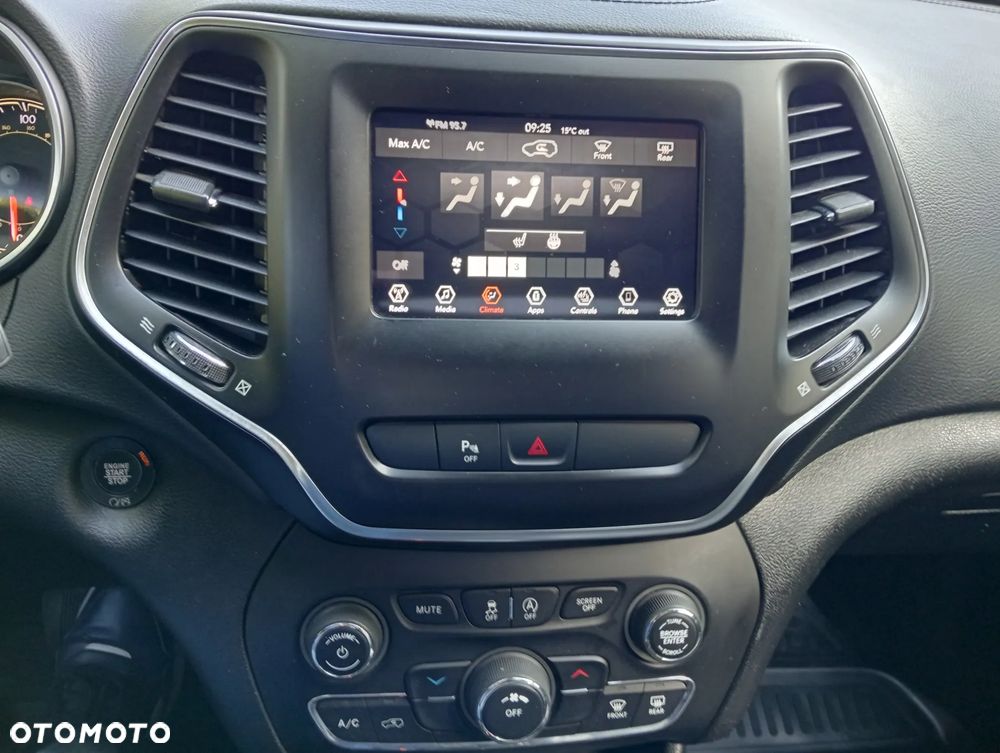 Jeep Cherokee - 17