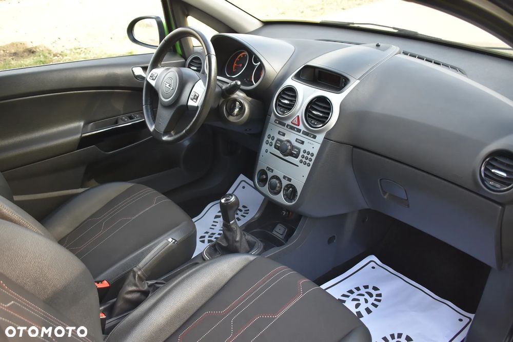 Opel Corsa 1.4 16V Edition - 30