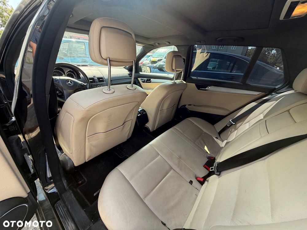 Mercedes-Benz Klasa C 350 CDI BlueEff Avantgarde 4-Matic - 12