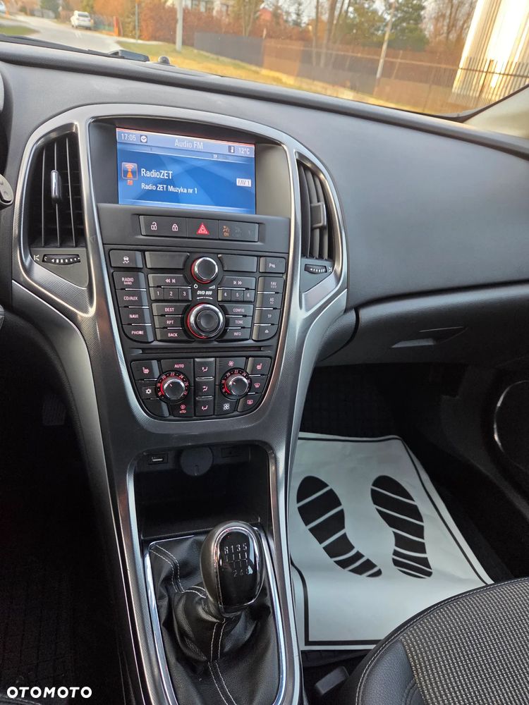 Opel Astra 1.6 Turbo Design Edition - 16