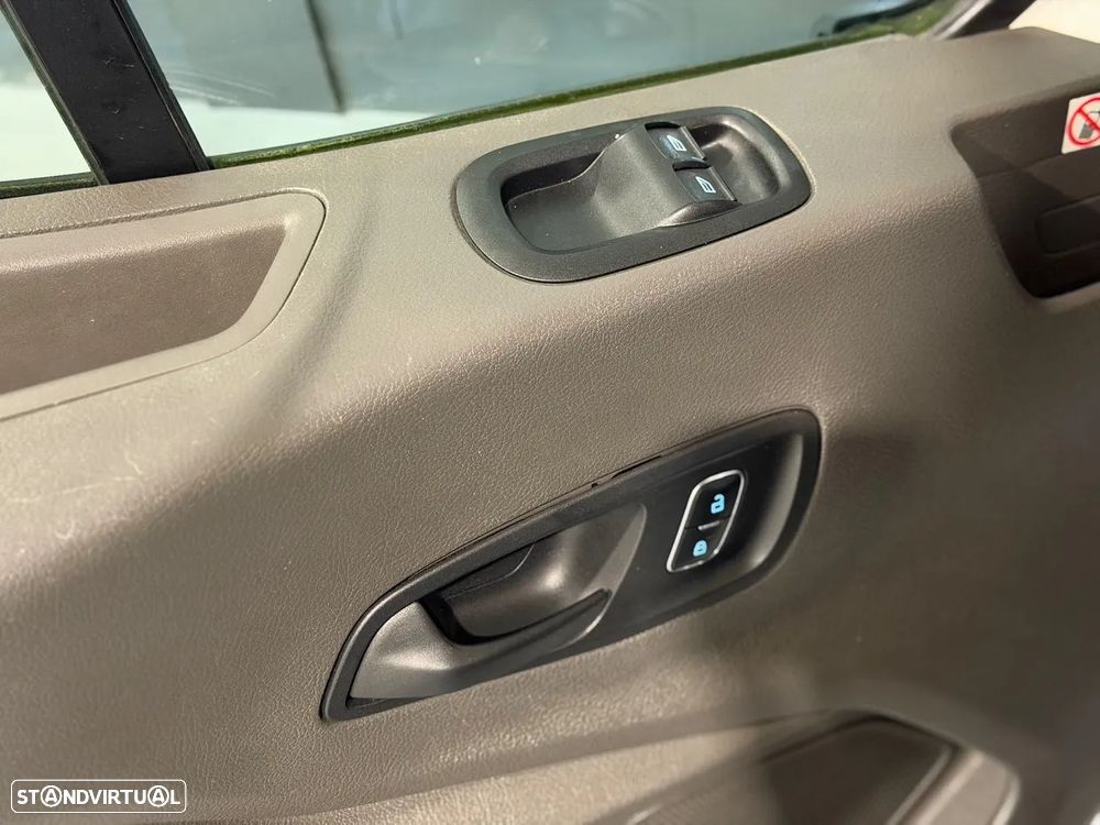 Ford Transit 350 Cabine Dupla 7L - 19