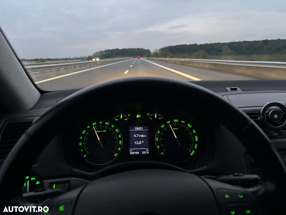 Skoda Octavia 1.6 FSI Ambiente - 17