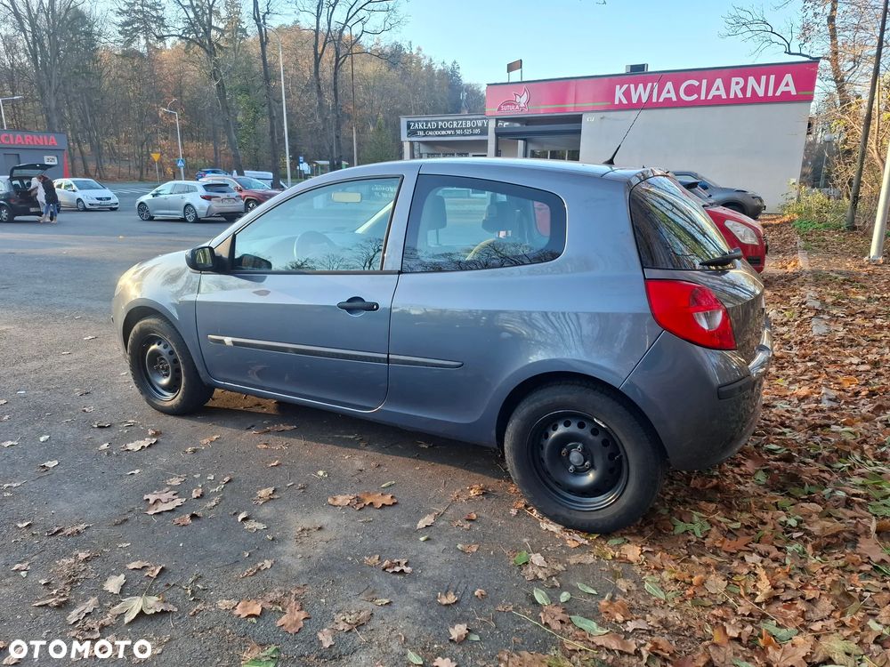 Renault Clio 1.6 16V Expression - 10