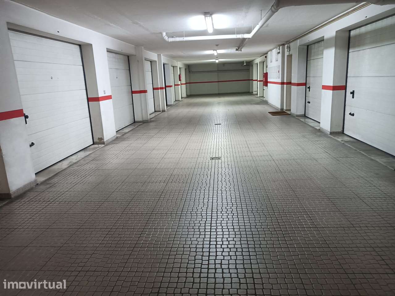 Garagem espaçosa na Baixa da Banheira - Grande imagem: 4/5