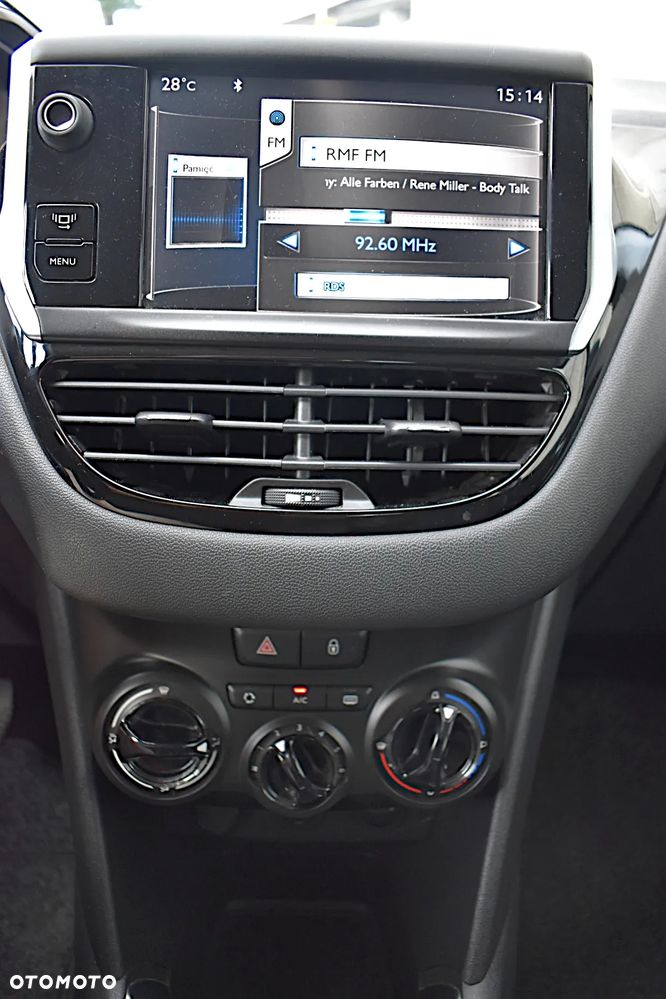 Peugeot 208 - 15