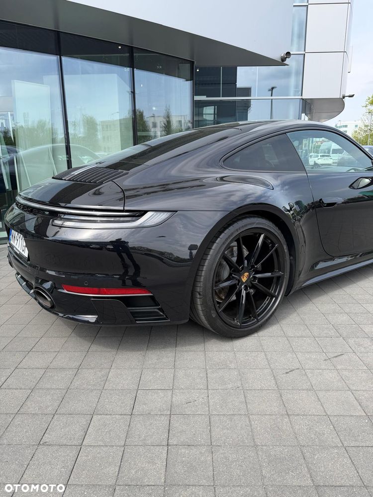 Porsche 911 Carrera 4 - 8