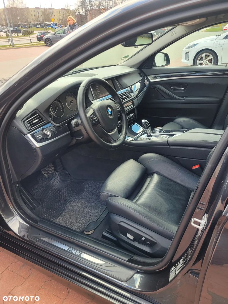 BMW Seria 5 520d xDrive - 17