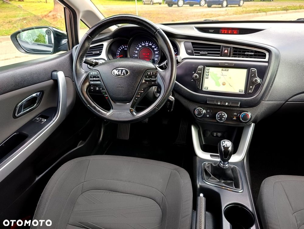 Kia Ceed 1.6 GDI SW Platinum Edition - 19