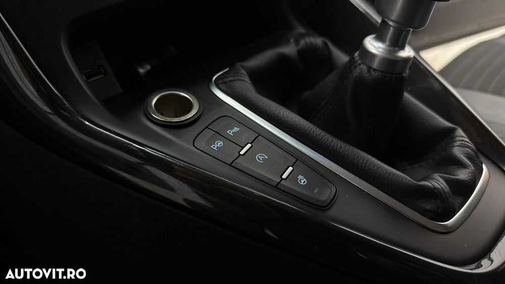 Ford Focus 1.0 EcoBoost Titanium - 24