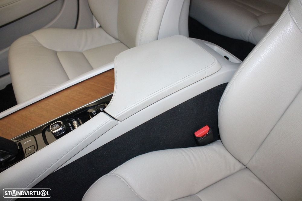 Volvo V90 2.0 B4 Momentum Plus Geartronic - 28