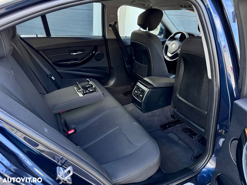 BMW Seria 3 320d Aut. Sport Line - 24