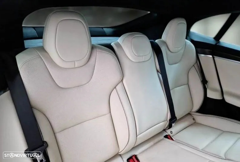Tesla Model S Plaid - 12