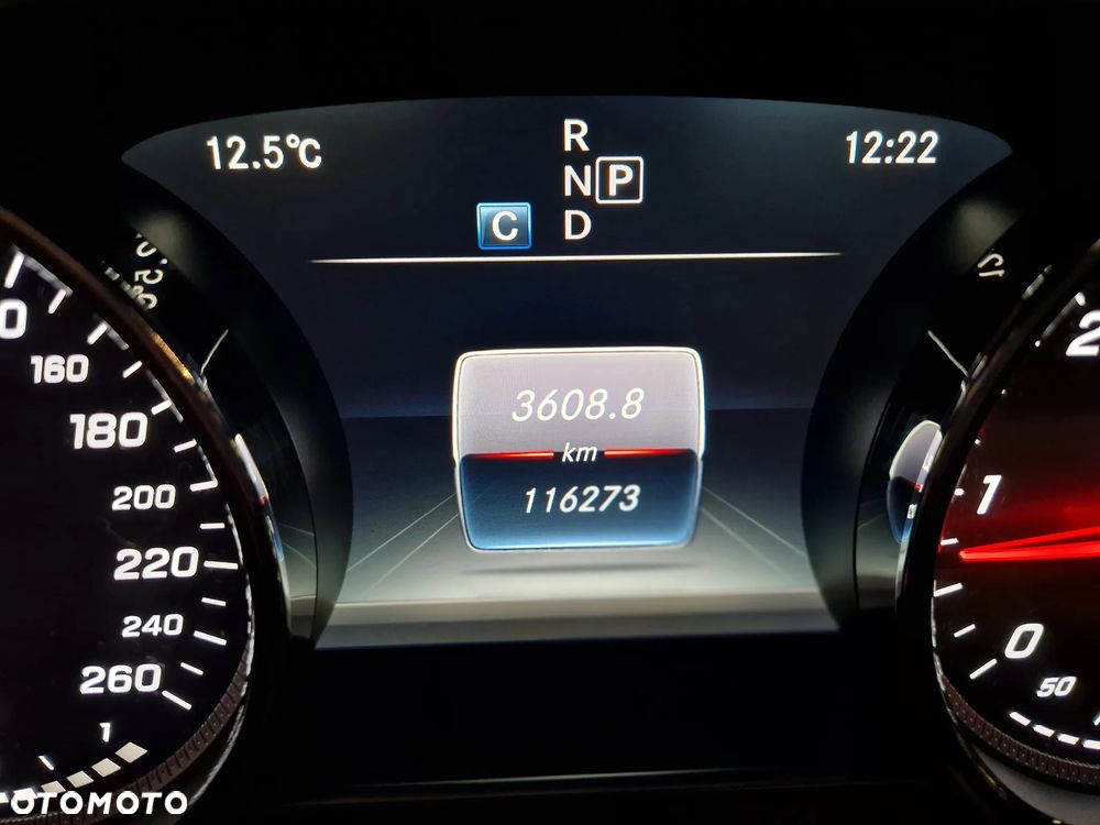 Mercedes-Benz Klasa E 220 d 4-Matic 9G-TRONIC - 24