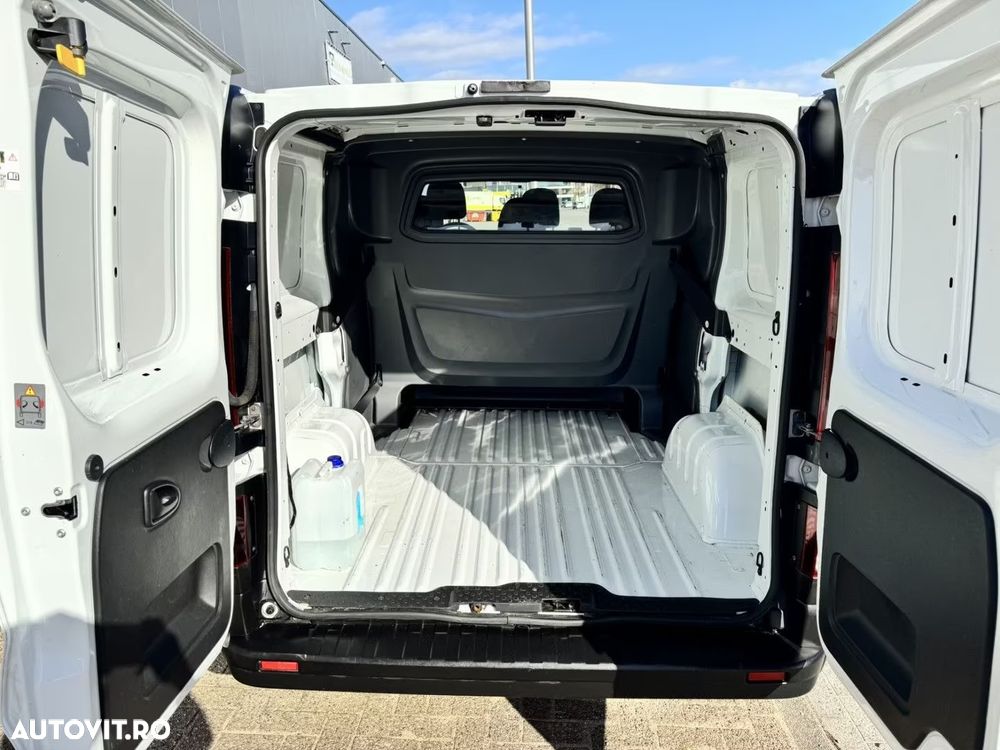 Opel Vivaro Doka 6 Locuri+Duba - 9