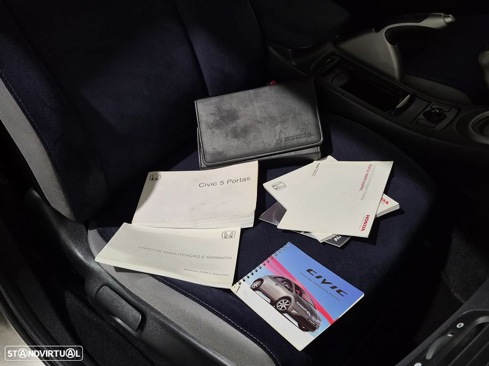 Honda Civic 1.8 Executive - 29