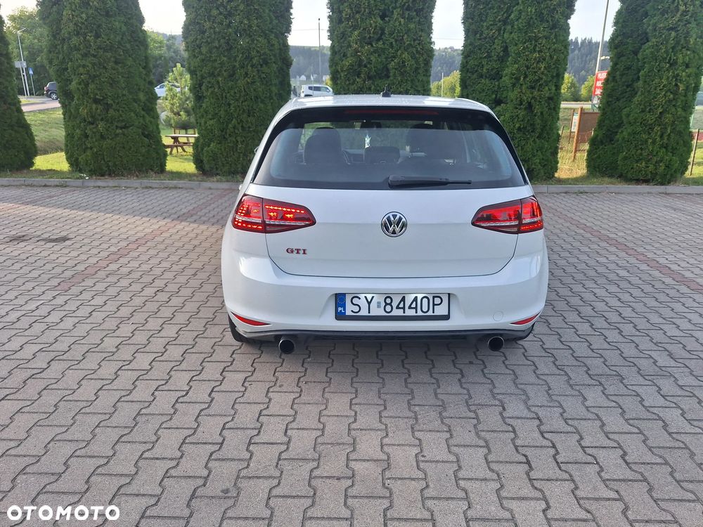 Volkswagen Golf - 10