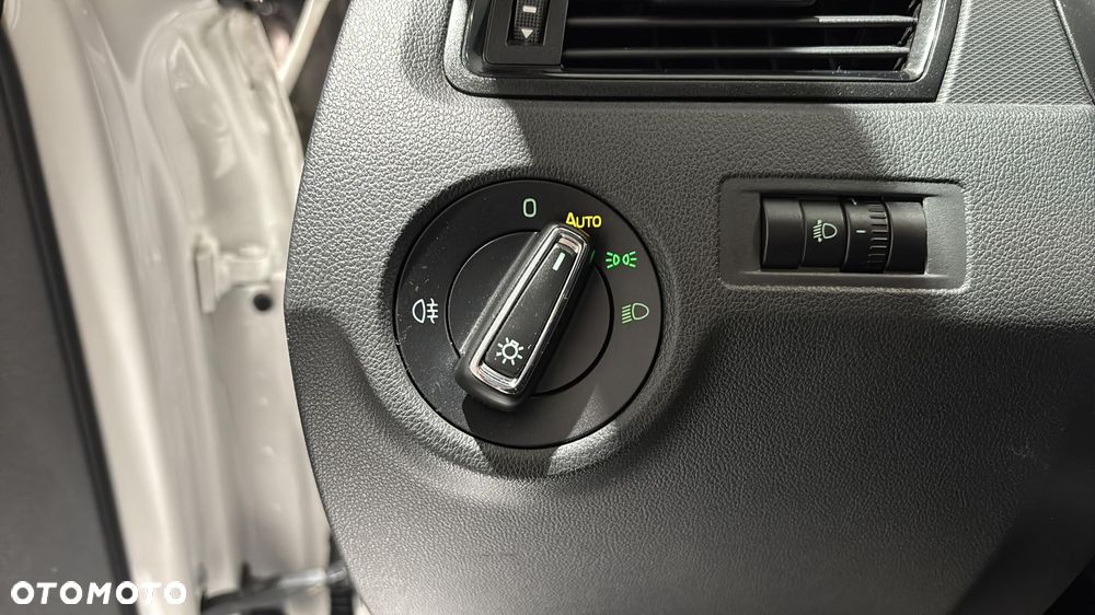 Skoda RAPID Spb 1.0 TSI Active - 20