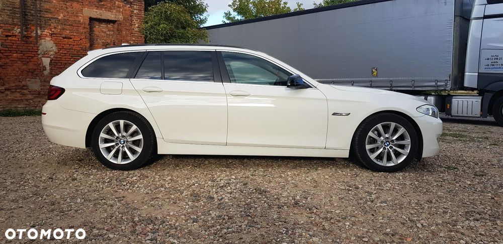 BMW Seria 5 525d xDrive - 4