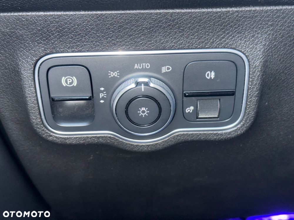 Mercedes-Benz GLB 220 d 4Matic 8G-DCT AMG Line - 32