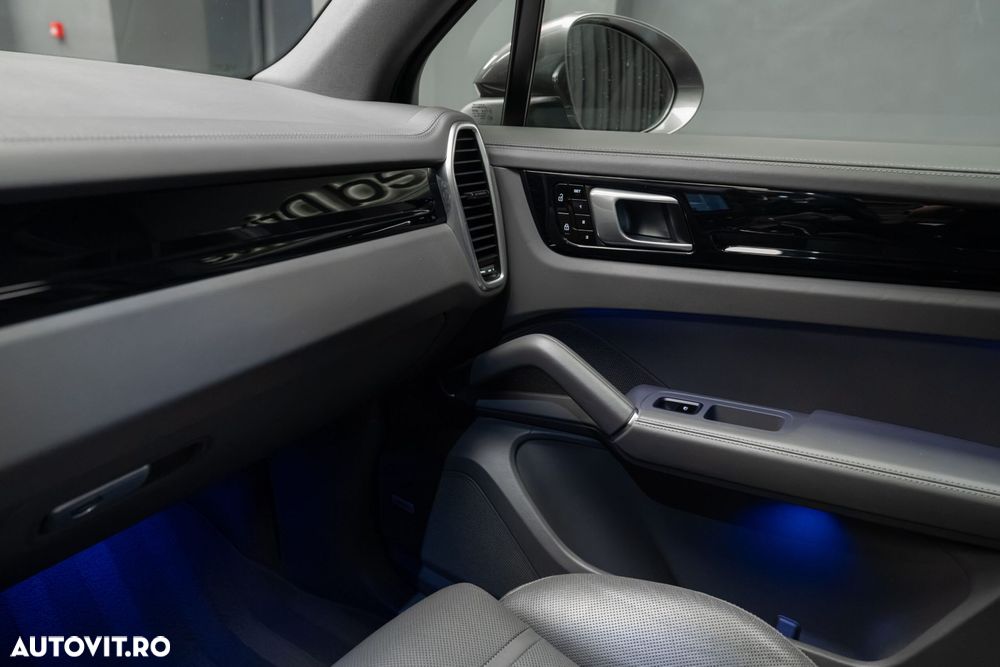 Porsche Cayenne Standard - 19