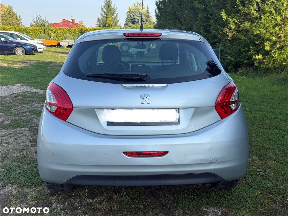 Peugeot 208 - 16