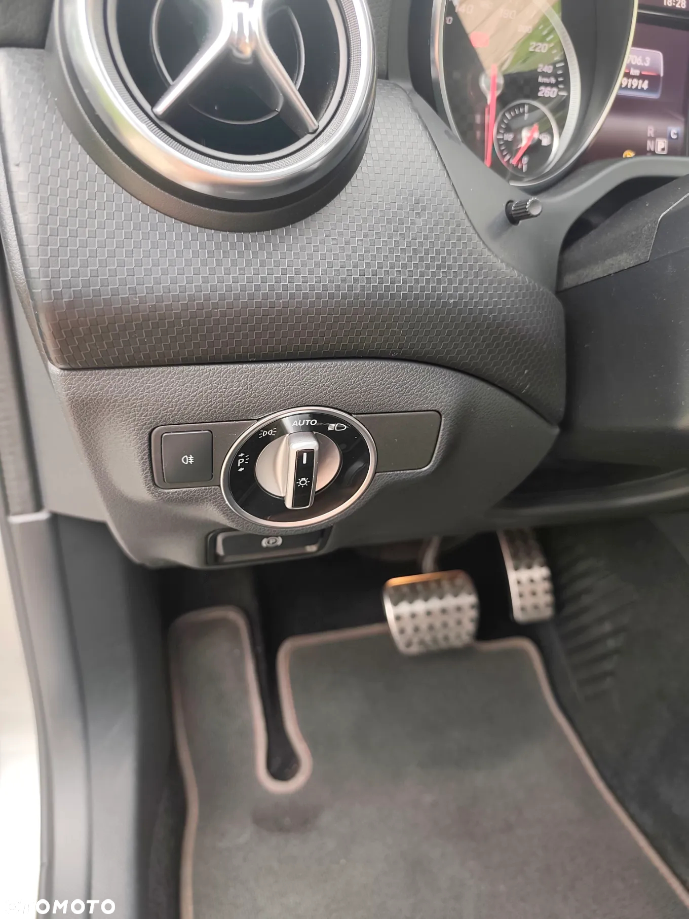 Mercedes-Benz Klasa A 180 CDI 7G-DCT AMG Line - 32