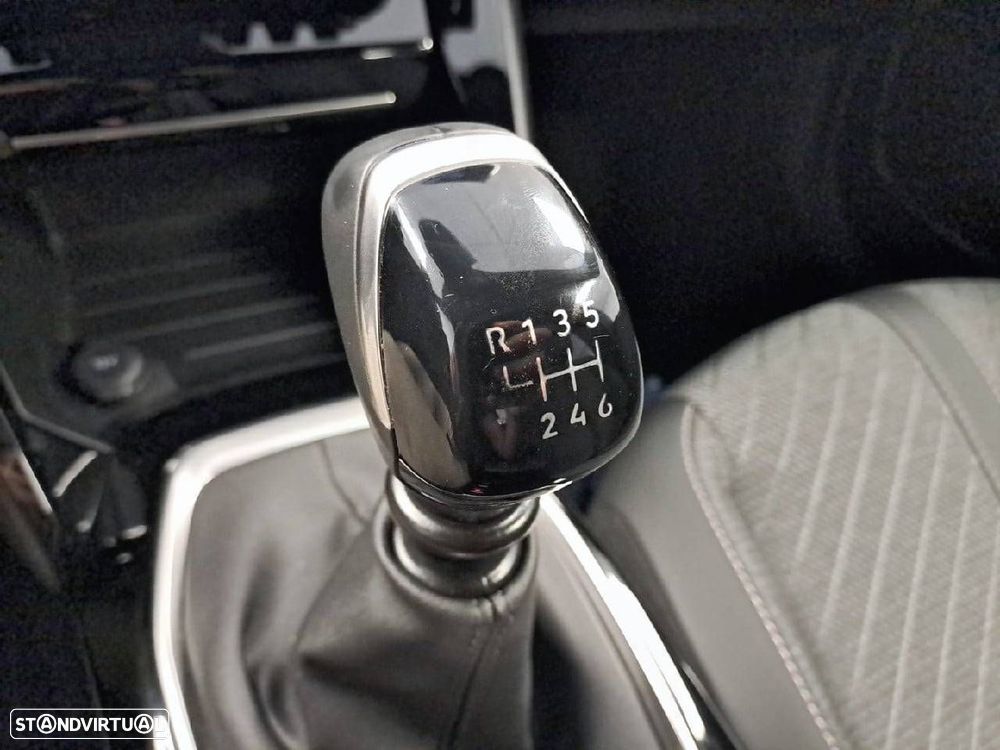 Peugeot 2008 1.2 Allure — fotografia 18