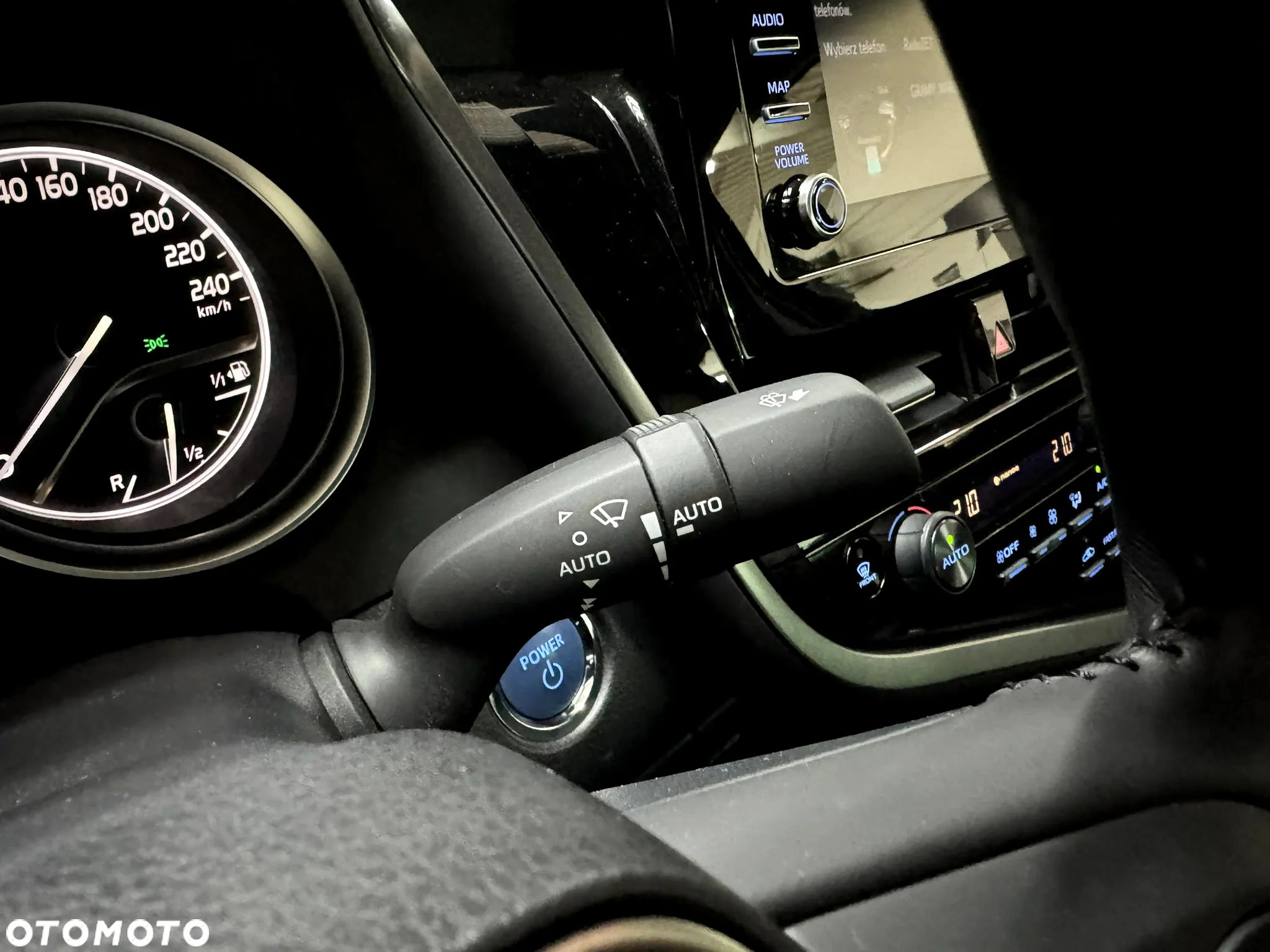 Toyota Camry 2.5 Hybrid Comfort CVT - 21