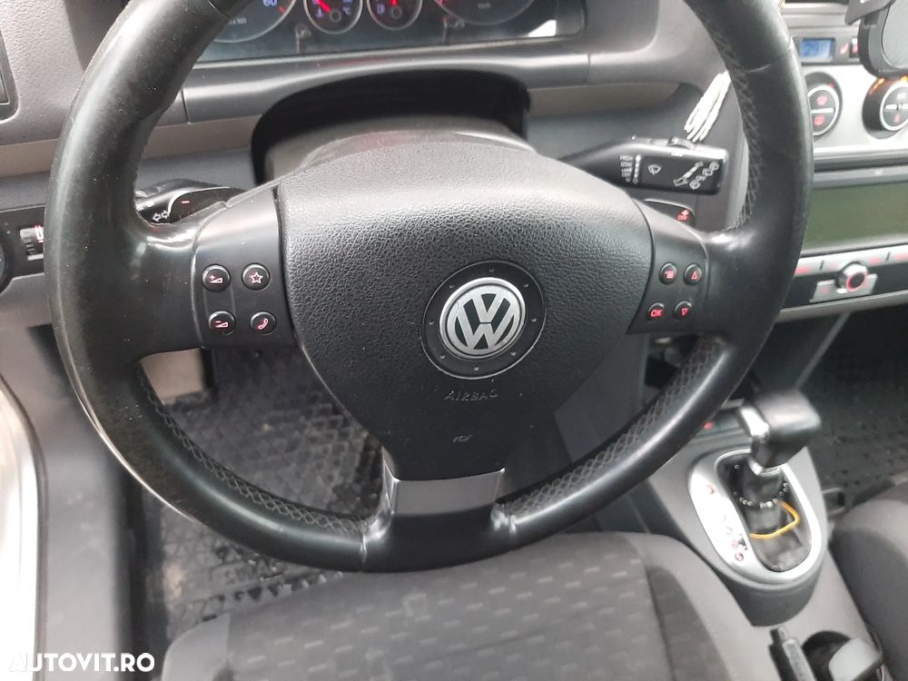 Volkswagen Touran 1.9 TDI DPF Highline DSG - 2