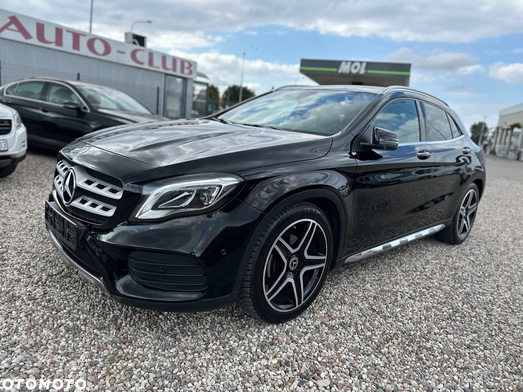 Mercedes-Benz GLA 180 7G-DCT AMG Line - 2