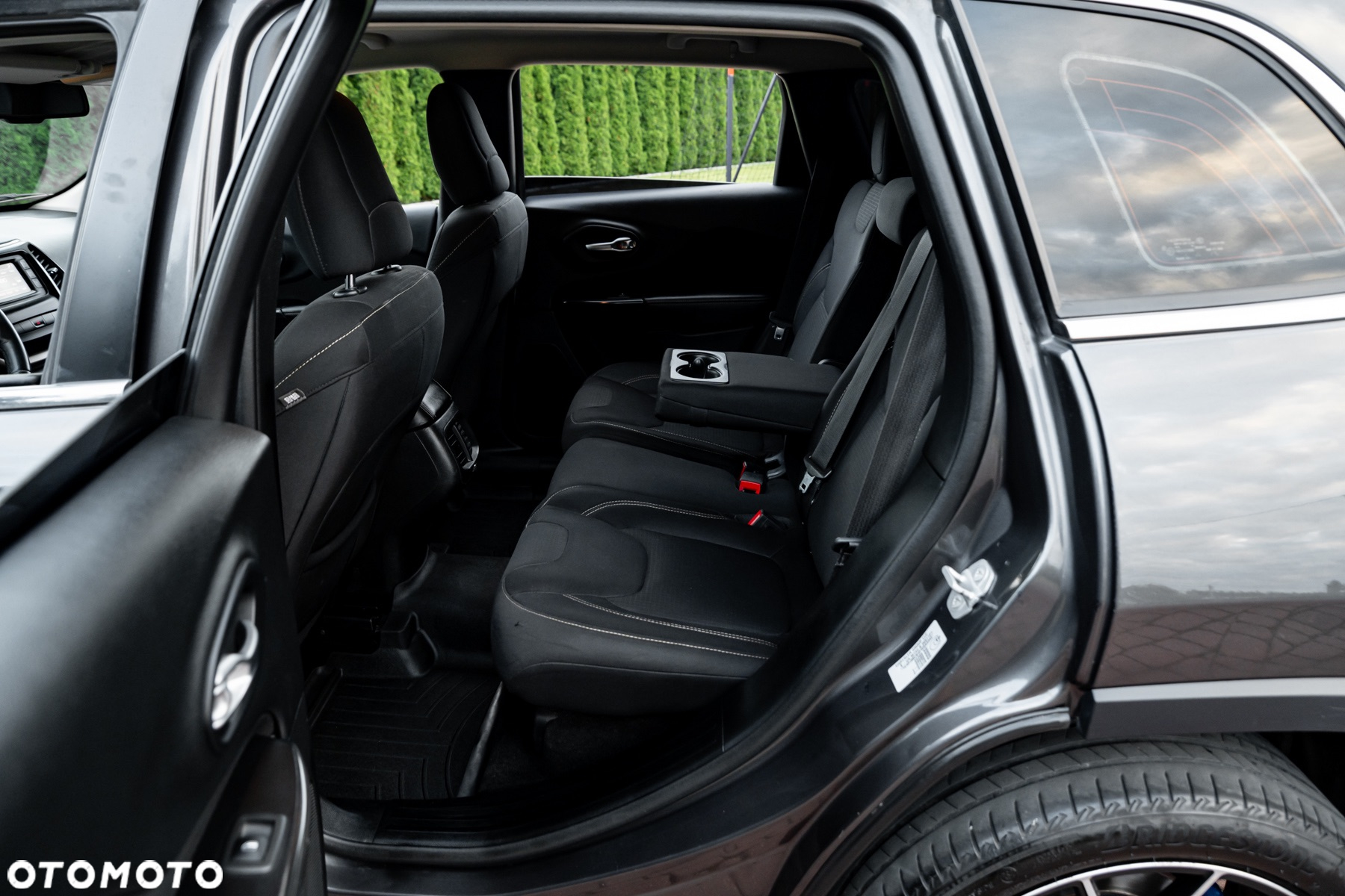 Jeep Cherokee - 22