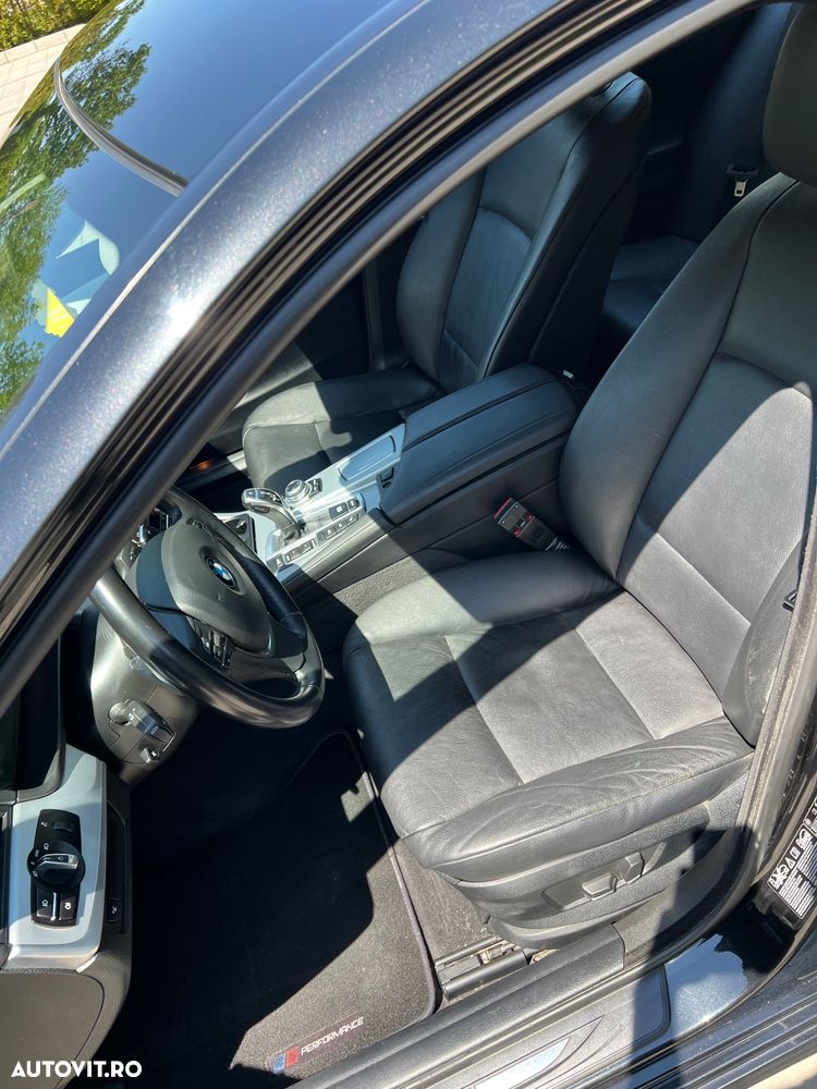 BMW Seria 5 525d xDrive Sport-Aut. - 16