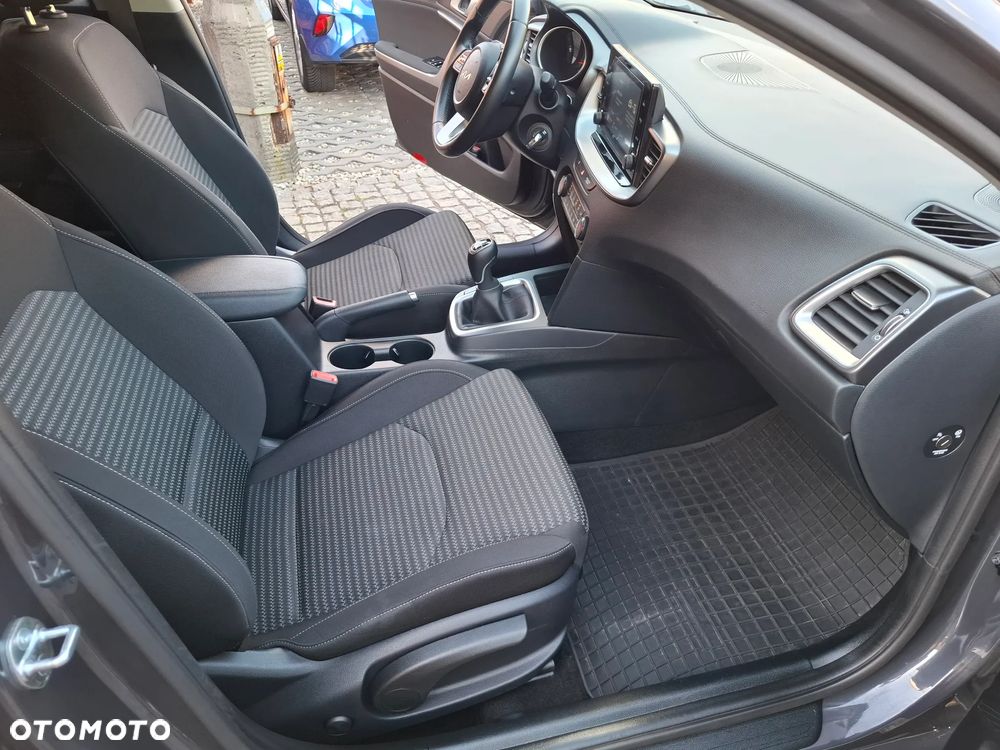 Kia Ceed 1.5 T-GDI M - 26