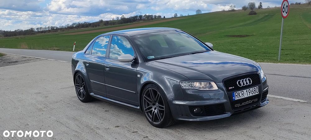 Audi RS4 Limousine - 16