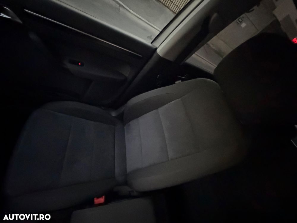 Volkswagen Touran - 26