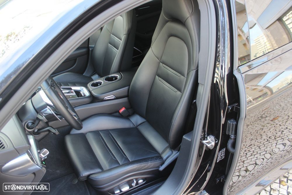 Porsche Panamera Sport Turismo 4 E-Hybrid - 22