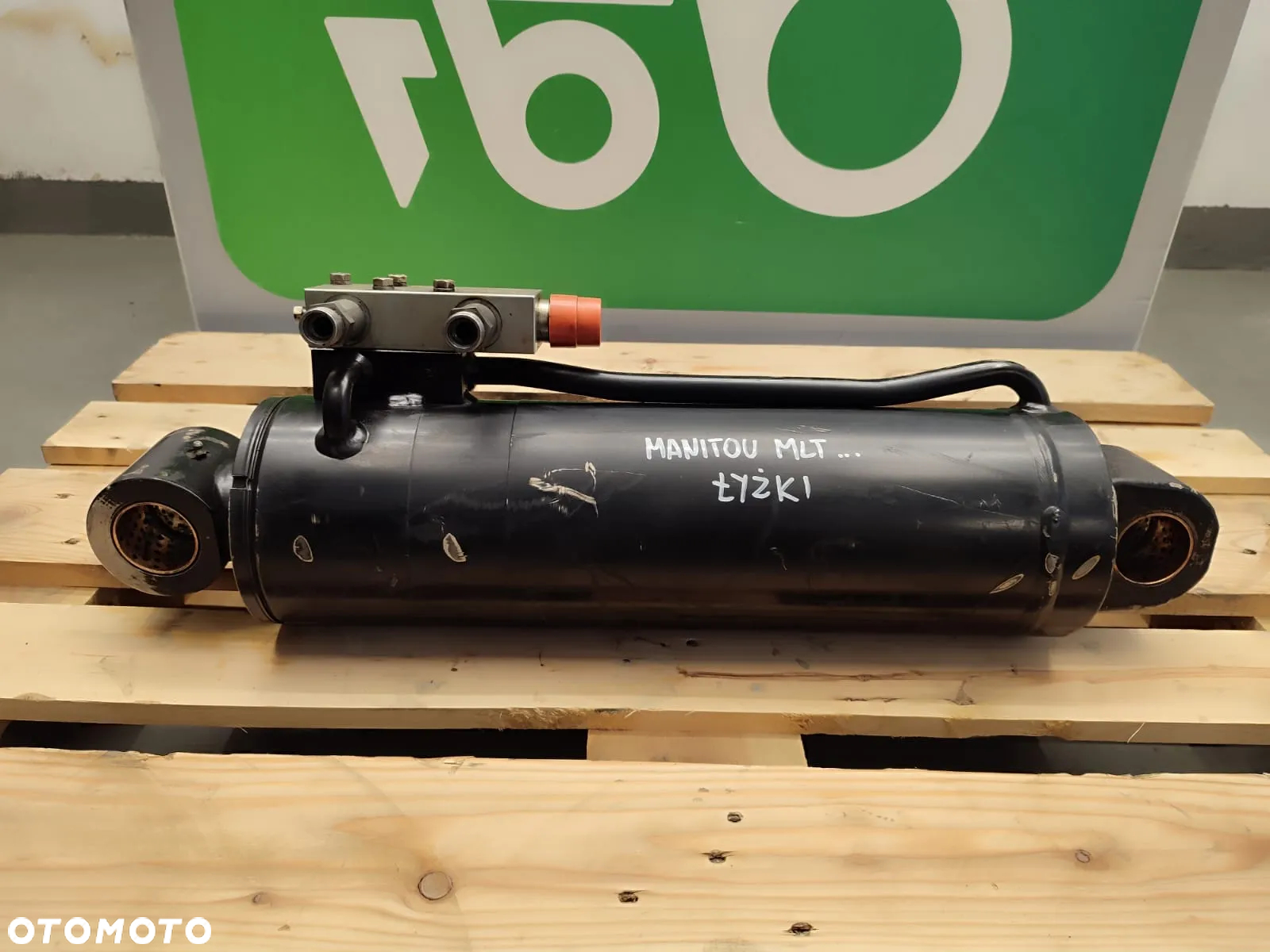 Siłownik kompensacji wychyłu łyżki Manitou MLT - 2