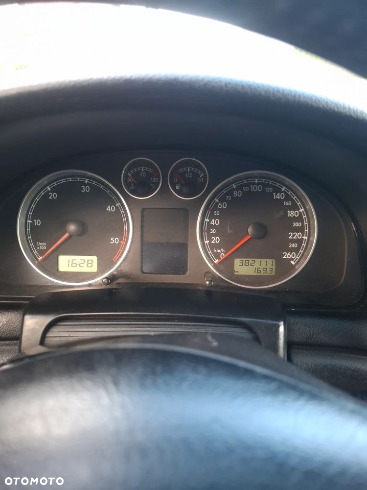 Volkswagen Passat 1.9 TDI Highline - 15